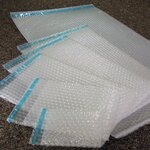 Lot de 100 sachets bulles d'air 100x120 mm avec rabat adhésif