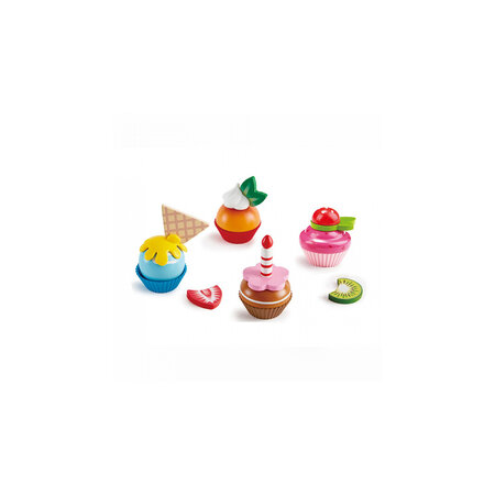 Cupcakes - quatre cupcakes et différentes garnitures