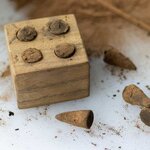 DIY encens - Moule en bois pour 4 cônes + Poudre Santal suprême + Poudre de finition
