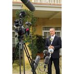 RODE REPORTER Le Reporter est un micro main doté d'une capsule dynamique omnidirectionnelle