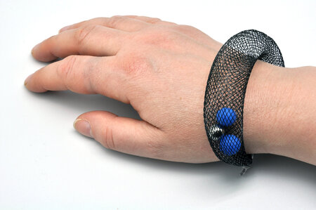 Bracelet Ciambella Grande - Résille et polymère outremer