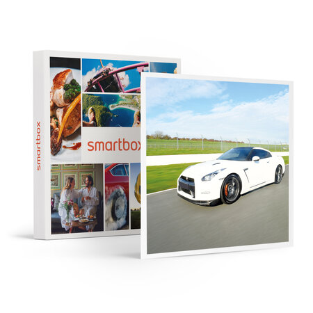 SMARTBOX - Coffret Cadeau Pilotage d'une Nissan GTR lors de 2 tours sur le circuit des Écuyers -  Sport & Aventure