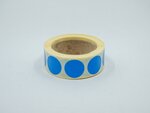 Rouleau de 500 Pastilles autocollantes bleu enlevables
