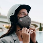 Masque anti-pollution FFP2 noir & blanc taille M (femme)