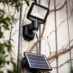 Projecteur mural led solaire  détecteur de mouvement inclus  850 lumens