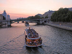 SMARTBOX - Coffret Cadeau Croisière sur la Seine à Paris avec champagne et crêpes pour 2 adultes et 2 enfants -  Sport & Aventure