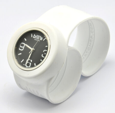 Montre classic bracelet blanc et cadran noir