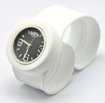 Montre classic bracelet blanc et cadran noir