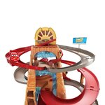 Cars disney pixar - piste course a radiator springs  circuit complet avec 2 véhicules - circuit / petite voiture - des 4 ans