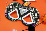 Masques enfant à gratter halloween noir 16 à 20 cm 4 pièces