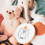 FRENCH KITS-French'Kits - Broderie décorative - Sa Majesté L’Ours-Kit créatif fabriqué avec amour en France