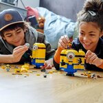 Lego 75551 maxi-minions et leurs repaires modele d'exposition comprenant les figurines des minions stuart  kevin et bob
