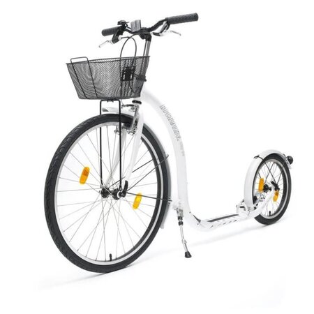 Trottinette blanche avec panier kickbike city g4