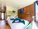 SMARTBOX - Coffret Cadeau 2 jours dans une suite de luxe flottante avec baignoire balnéo à Fréjus -  Séjour