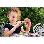 Cave club poupée fernessa 20 cm avec accessoires et son dinosaure de compagnie ptilly
