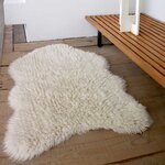 Tapis en laine effet peau de bête - blanc à poils longs - 75 x 110 cm