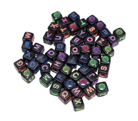 Perles pour enfant lettres carrées 0 6 cm 285 pièces